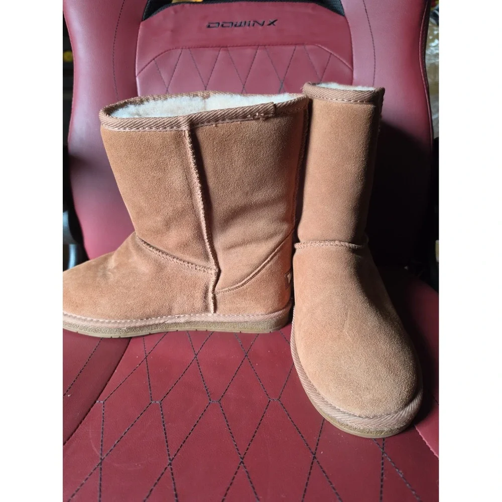 Tamarack Fur Lined Brown Boots Women's Size 9